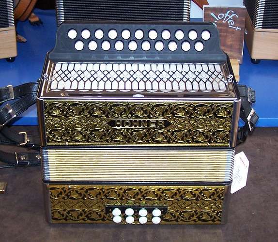 Accordéon diatonique Hohner 2915 neuf, avec bretelles.