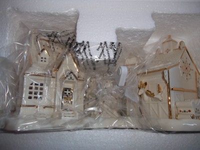 Lenox Mistletoe Park Santas Barn And Workshop NIB Introduced in 2006 