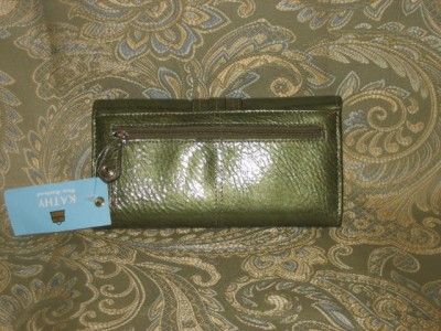 NWT KATHY VAN ZEELAND GREEN PATENT PENDING WALLET  