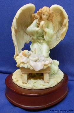 SERAPHIM ANGEL & BABY FIGURINE MUSIC BOX FRANCESCA LOVING GUARDIAN 