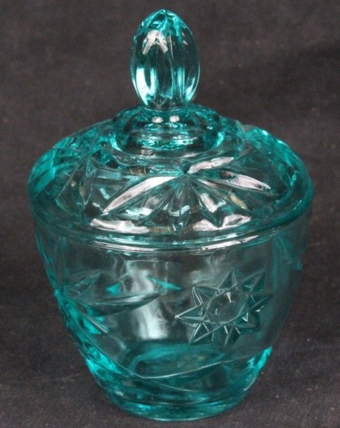   EMERALD GREEN GLASS COVERED CANDY JAR BONBON LEAF PATTERN VGC  