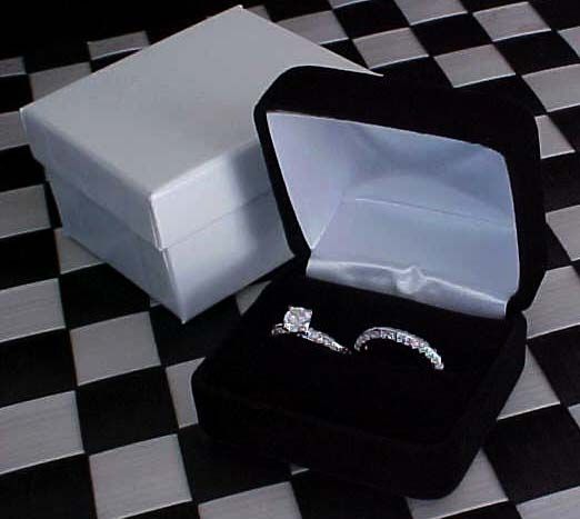 Plush BLACK VELVET High End DOUBLE RING Set Gift Box  