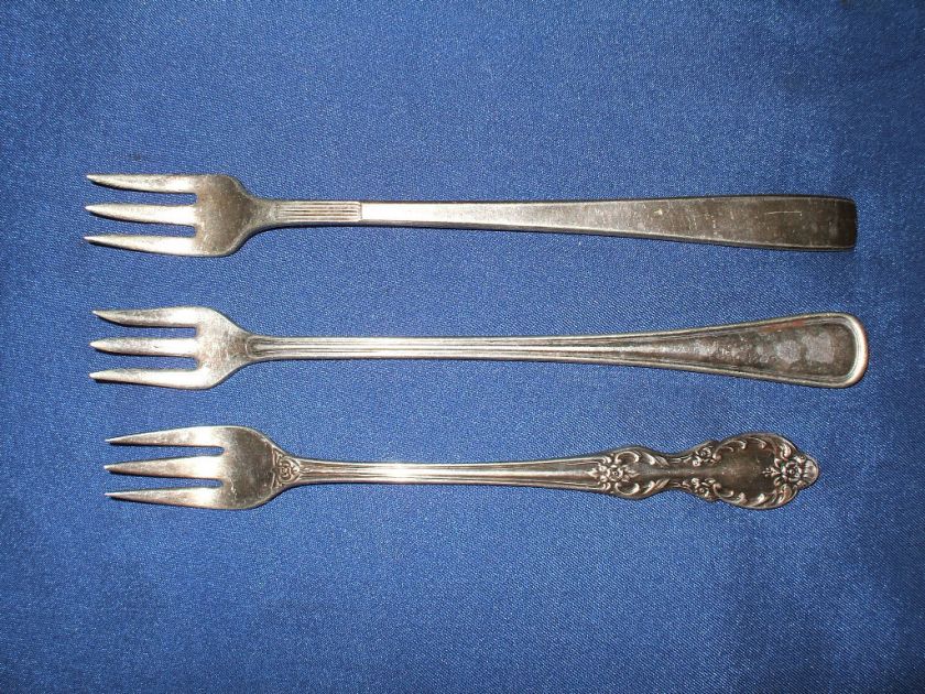 OLD SHELL CONDIMENT FORKS, ROGERS ONEIDA HOTEL PLATE  