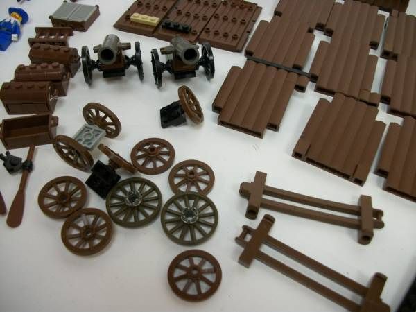 LEGO Western Fort Legoredo Cavalry Horses Cannons Guns Sheriff 