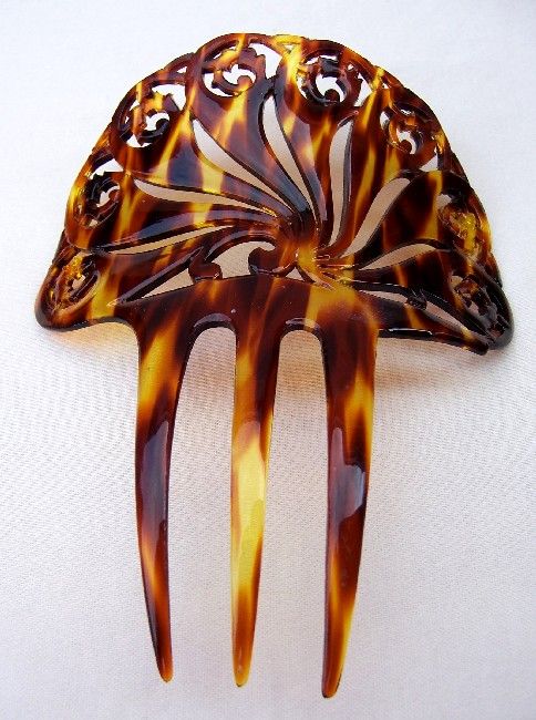   VINTAGE FAUX TORTOISESHELL FAN SHAPED HAIR COMB WITH SCALLOPED PROFILE