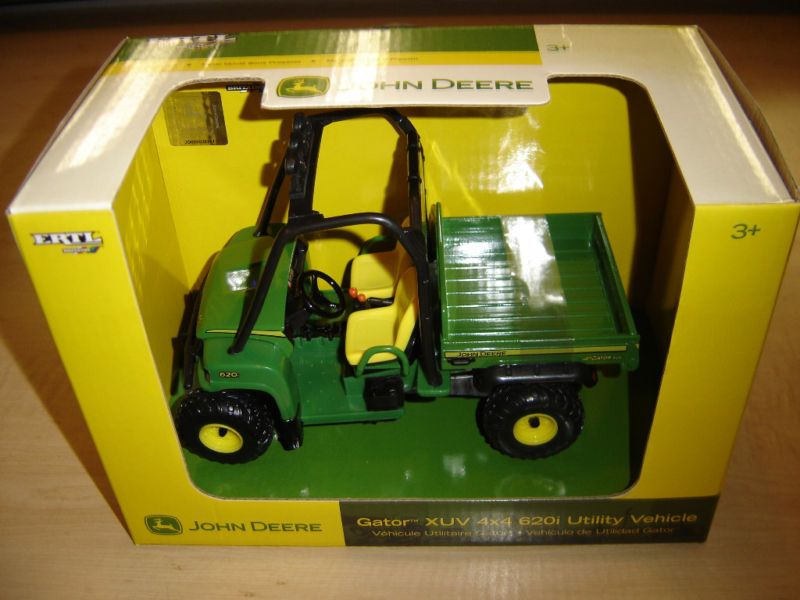 JOHN DEERE GATOR XUV 4X4 620i DIECAST 1/16  