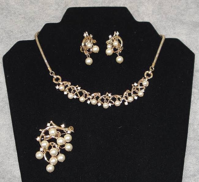 Vintage Crown TRIFARI Pearl Drops & Rhinestone Choker Necklace 